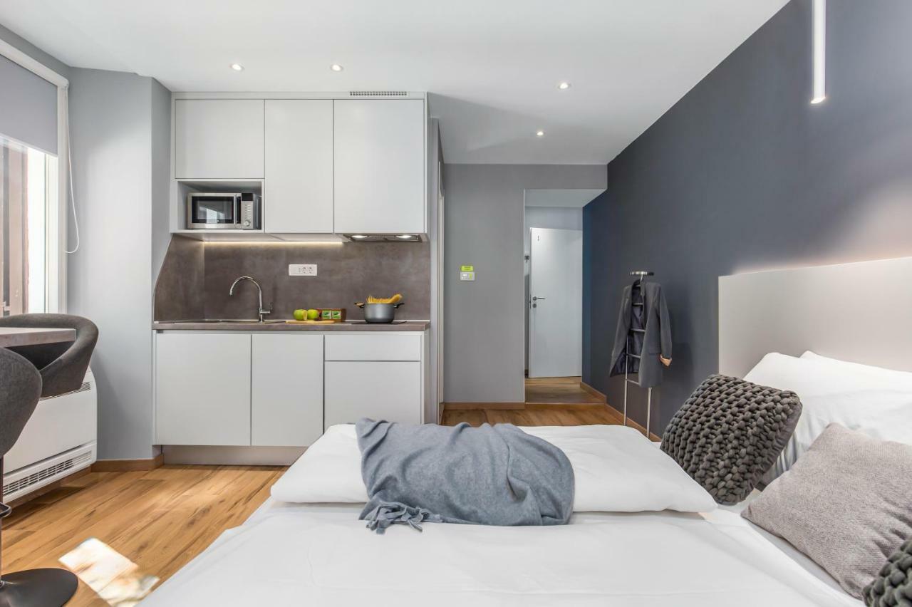 Incenter Apartments Rijeka Exteriör bild